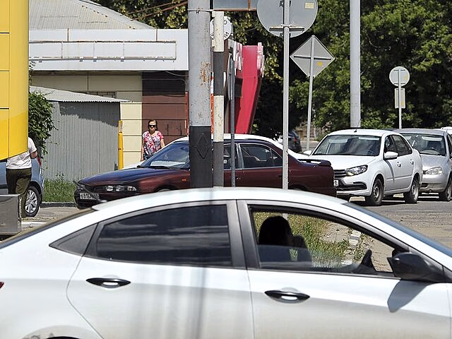 Автоэксперт Попов связал "бензиновую тревожность" с автомобильной зависимостью