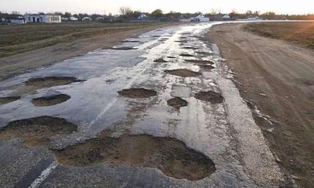 Автовладельцы жалуются: дорога на Бахчисарай пришла в негодность