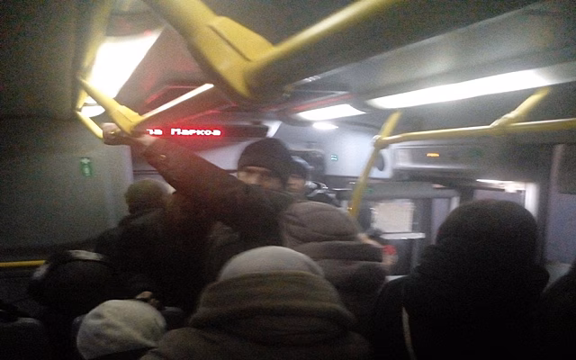 Начальник управления транспорта Рязани Вениамин Синяков проехал в маршрутке в утренний час пик