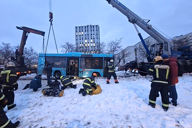 Задержан водитель, сбивший людей на тротуаре в Петербурге