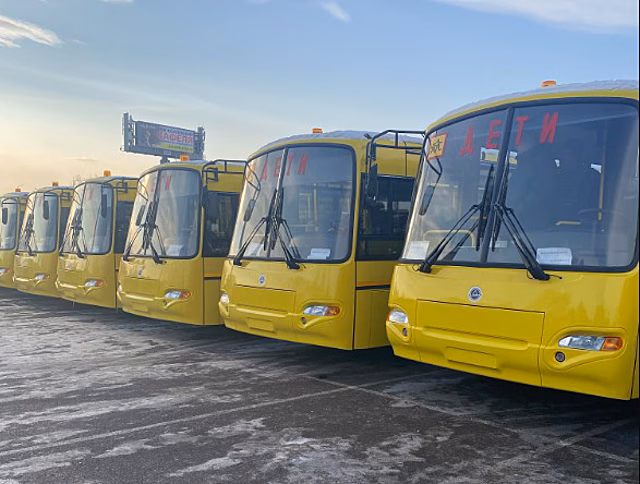Районы края получили 70 школьных автобусов