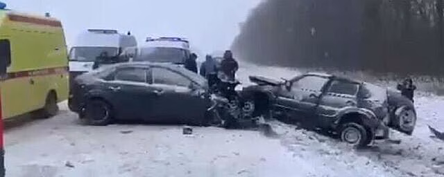 На Кубани семь человек пострадали в аварии на скользкой трассе