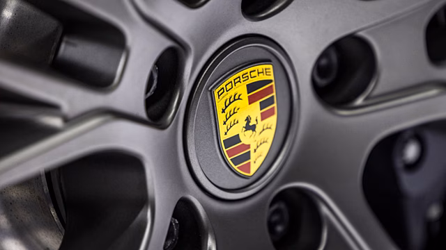 Электрический Porsche Macan выехал на тесты без камуфляжа