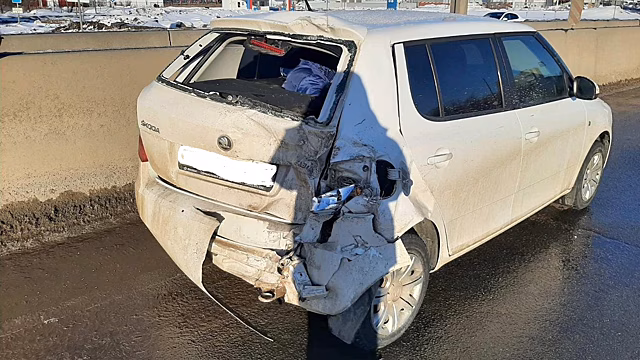 Грузовик с прицепом врезался в легковушку на Окружном шоссе в Вологде: пострадал ребенок