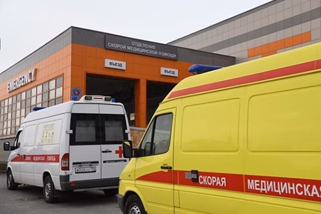 На севере Волгограда «ВАЗ» влетел в дерево