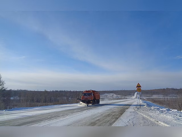 Федеральную трассу в Забайкалье завалило снегом