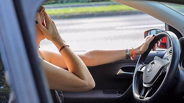 Почти половина автолюбителей не готова к использованию ИИ в машине