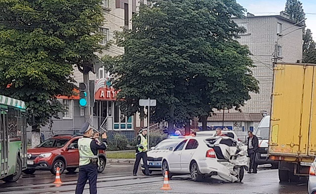 В Курске на Сумской из-за ДТП затруднено движение