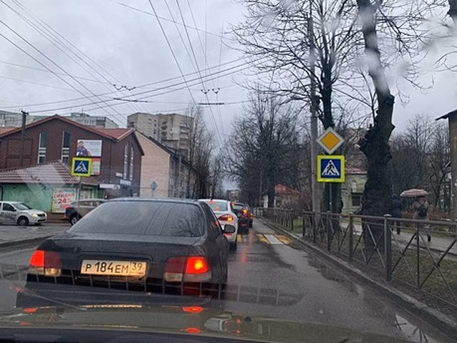 «Балтрайон стоит в 100-бальной пробке»: калининградцы — об утренних заторах