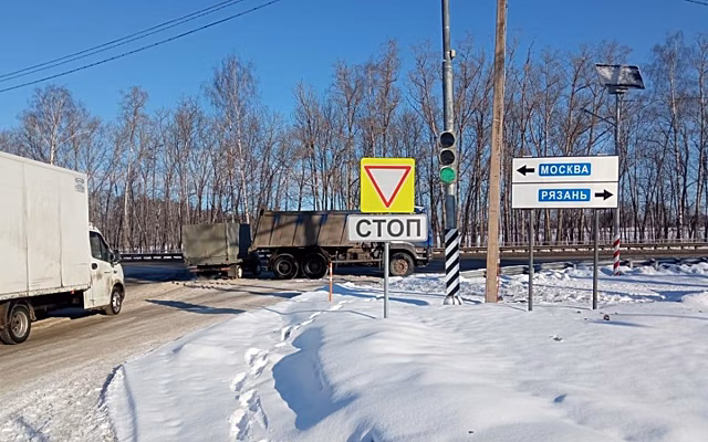 В ДТП с грузовиком под Рязанью пострадали два человека