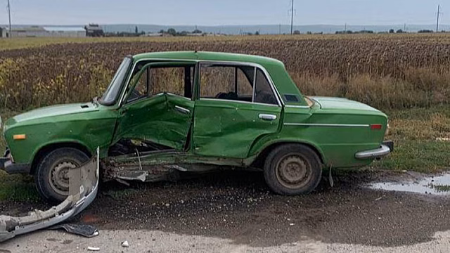 В результате аварии под Марксом пострадали две девушки на «шестерке»
