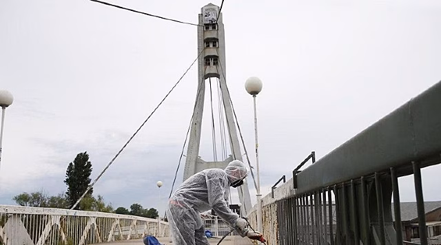 В Краснодаре идет реставрация Моста Поцелуев