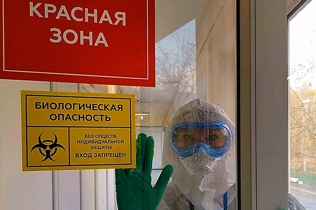 В Екатеринбурге главврач предложил антимасочникам экскурсию в "красную зону"