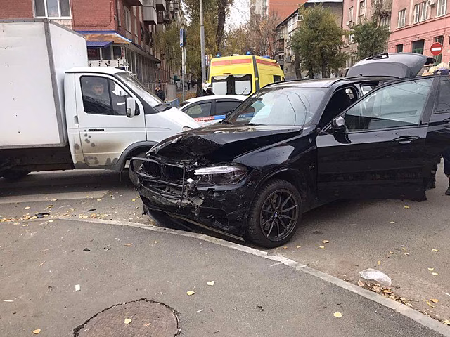 Ребенок и женщина пострадали в столкновении иномарок в центре Саратова