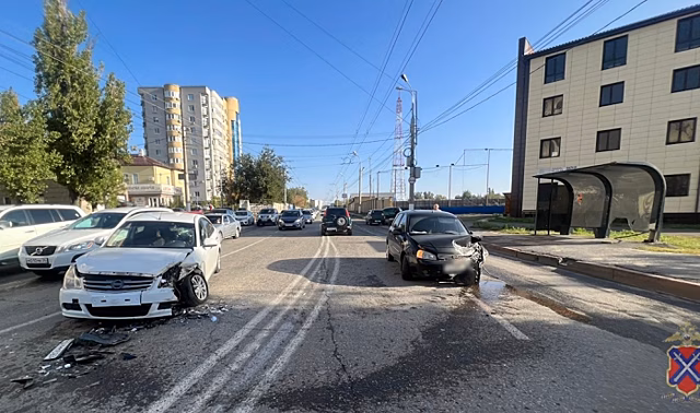 В Волгограде женщина на иномарке вылетела на встречную полосу