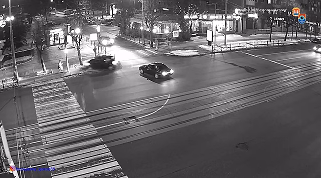 Появилось видео очередной аварии у «Атлантики» в Калининграде. На этот раз от смерти спас столб