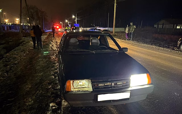 Полиция опубликовала фото с места смертельного наезда ВАЗ на мужчину под Рязанью