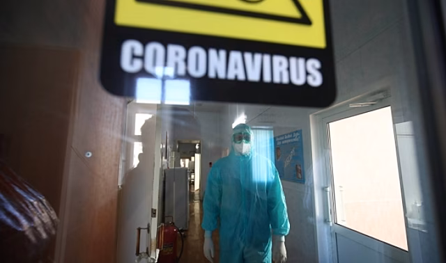 Бочаров сообщил, что не видит причин отменять ограничения из-за COVID-19