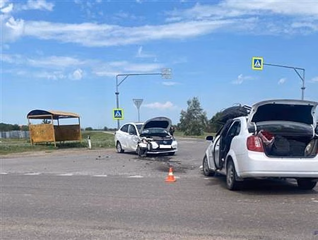 В Волжском районе в ДТП пострадали женщина и подросток