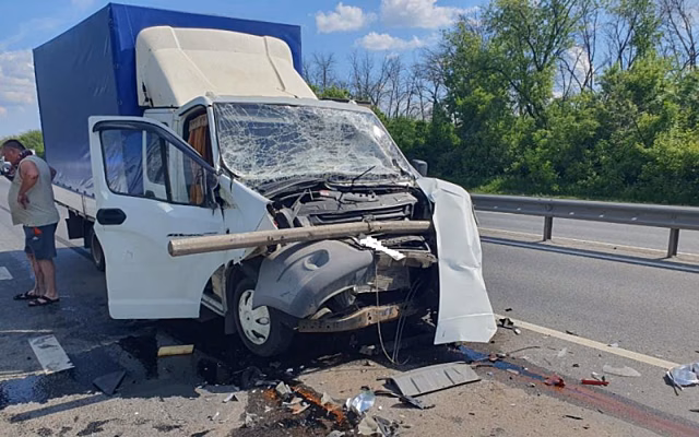 Под Рязанью водитель «Газели» пострадал в ДТП с грузовиком