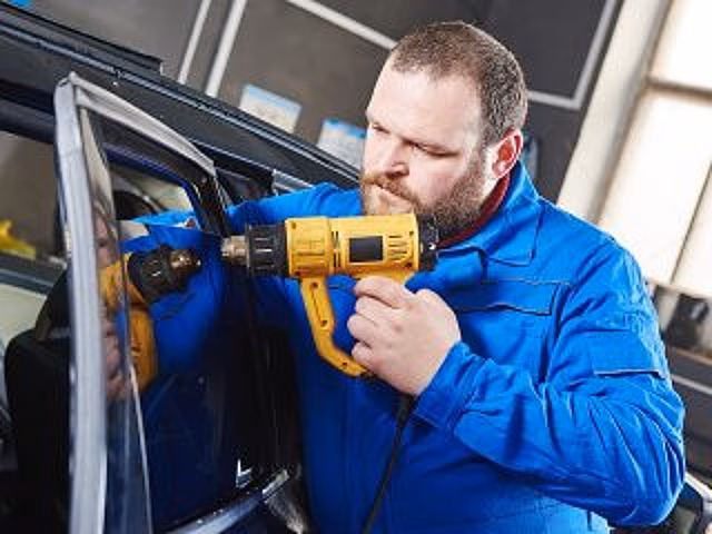 Автослесарь в Башкирии снял защитные очки и едва не лишился глаза
