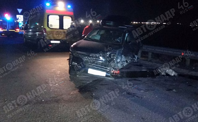 Под Курском автомобиль «Хендай» врезался в отбойник
