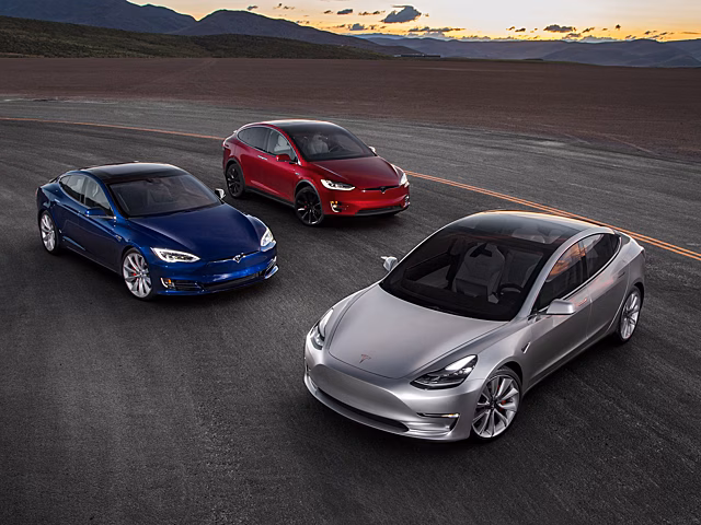 От Родстера до Кибертрака: что ты знаешь про автомобили Tesla?
