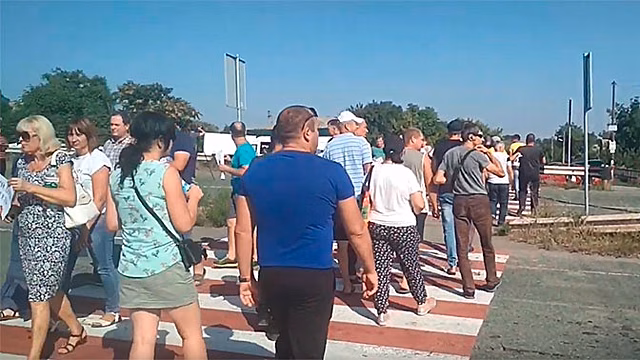 Под Днепром перекрыли главную трассу региона: видео