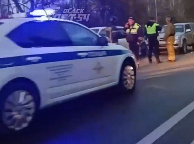 Шесть машин столкнулись в массовом ДТП под Новосибирском