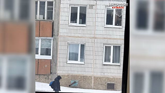 Голый кемеровчанин удовлетворял себя на глазах у детей