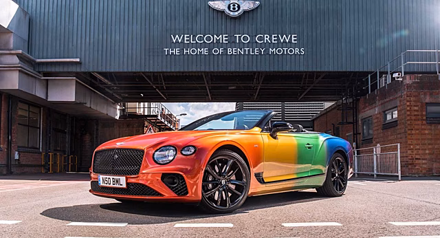 Компания Bentley раскрасила Continental GT V8 в цвета радуги