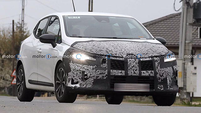 Renault Clio 2024 года получил большую решетку радиатора