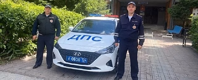 В Новосибирске сотрудники ГИБДД довезли беременную двойняшками до перинатального центра