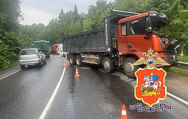 Число пострадавших в ДТП с грузовиком и маршруткой в Подмосковье выросло до 14