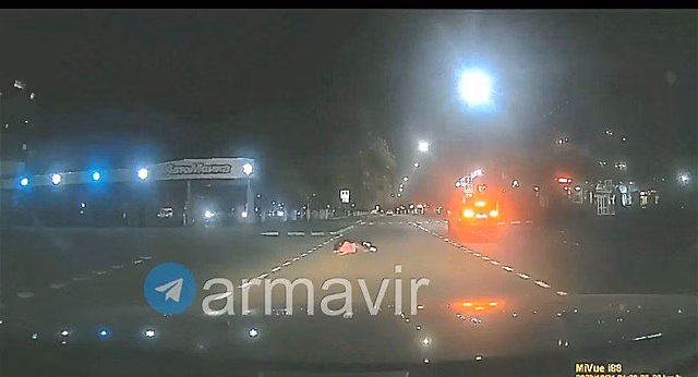 Полиция Армавира проводит проверку после сообщений о пешеходах, бросающихся на машины