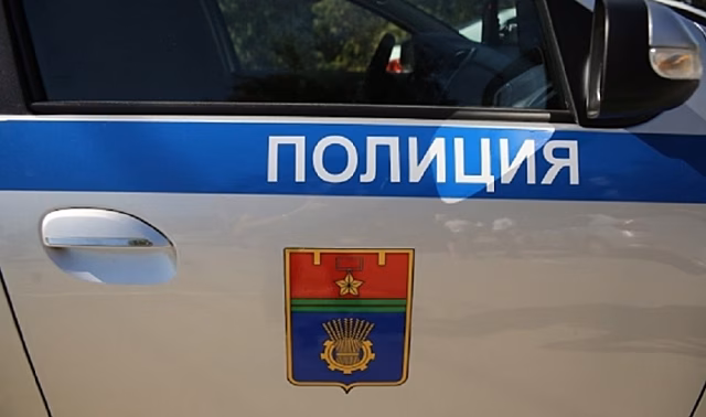В Волжском легковушка влетела в металлическое ограждение
