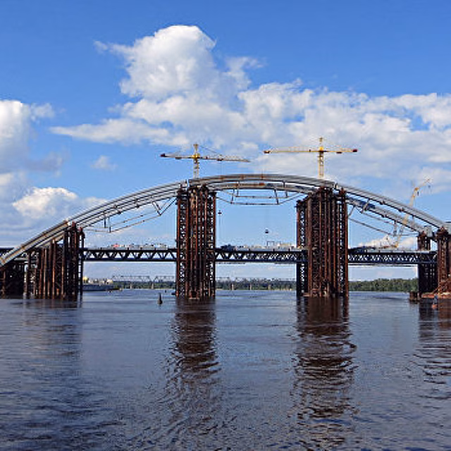 Деформация с риском для жизни. Мосты Киева крайне опасны для людей