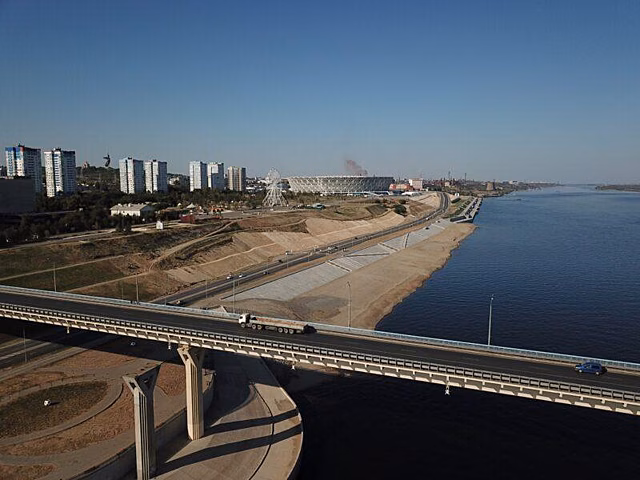 В Волгограде закроют проезд по "танцующему мосту"