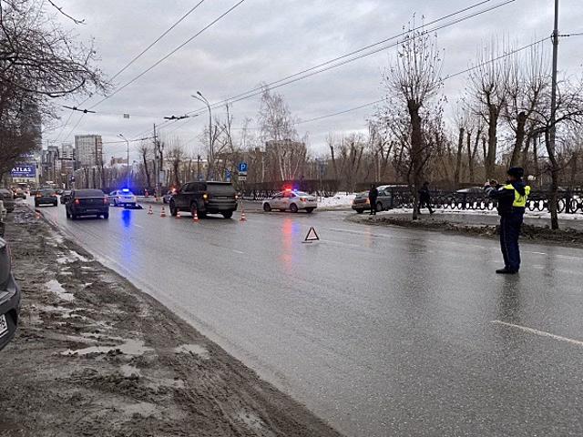 В центре Екатеринбурга автомобиль задавил пенсионерку