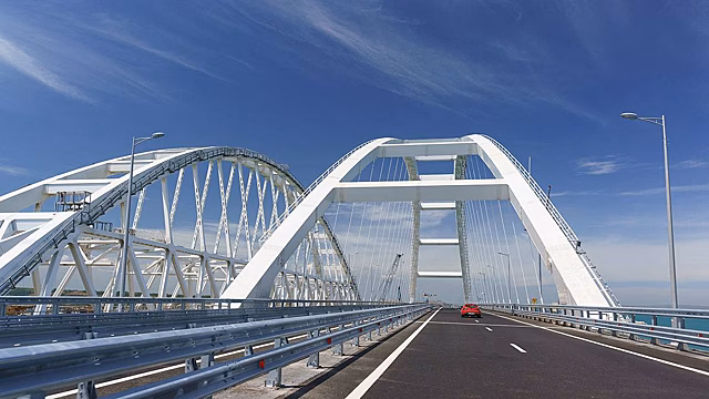 Три человека погибли в результате взрыва на Крымском мосту