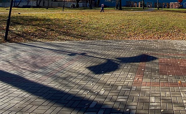 В Курске начали обустраивать тротуар между заводом «Аккумулятор» и ТЭЦ