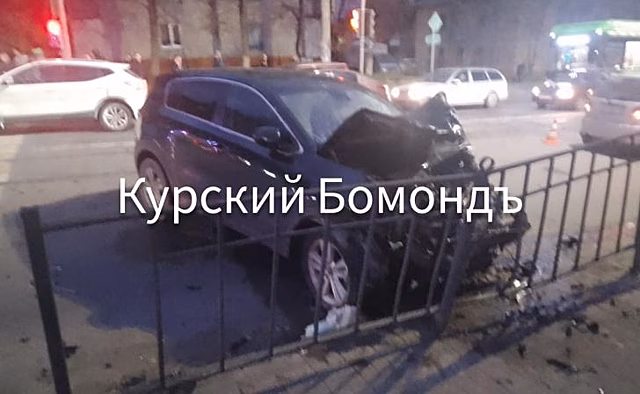 В Курске 7 ноября на улице Сумской столкнулись «Kia Sportage» и «Renault Duster»