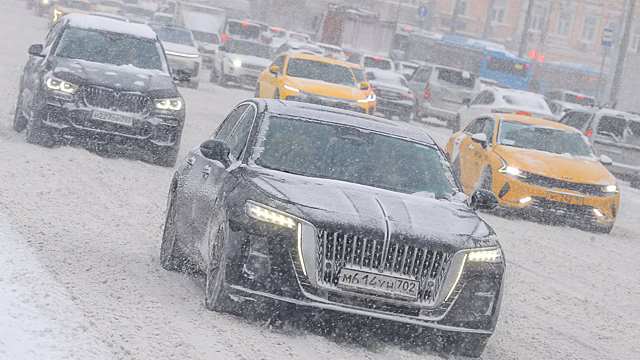 Москву накрыл мощный снегопад: к вечеру пробки на дорогах достигнут 9 баллов