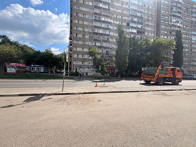В Оренбурге КАМАЗ сбил пожилую женщину на пешеходном переходе