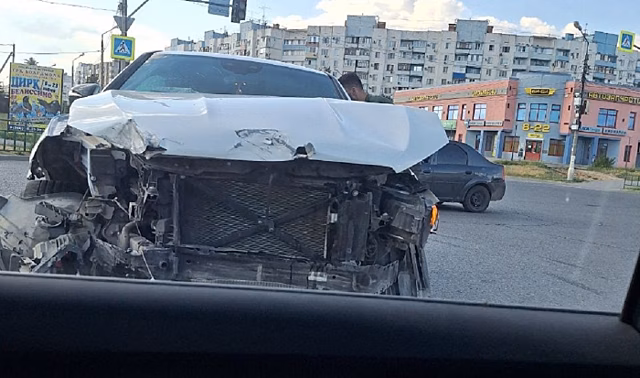 Очевидцы сняли на фото последствия серьезной аварии под Волгоградом