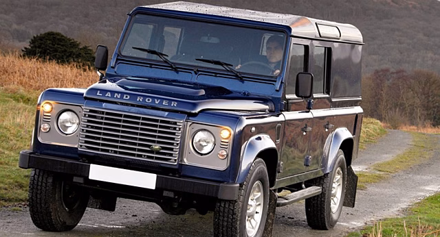 Выпущен сверхдлинный Land Rover Defender 130 с 8-местными салоном и эксклюзивными опциями