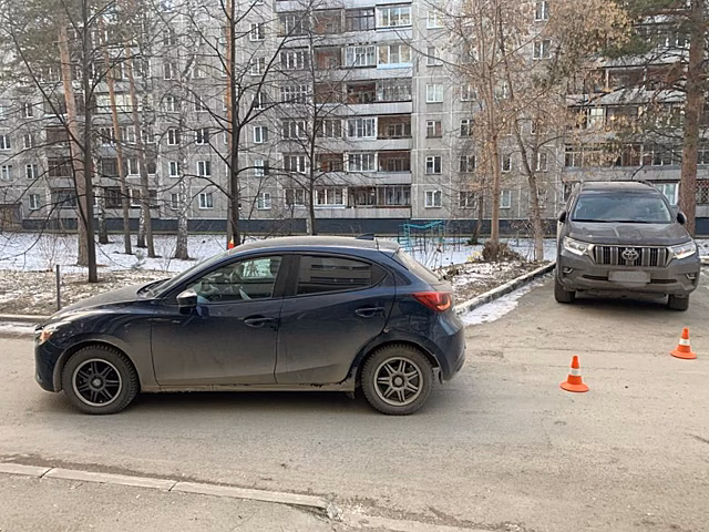 В Новосибирске 11-летний мальчик пострадал в ДТП во дворе на улице Терешковой