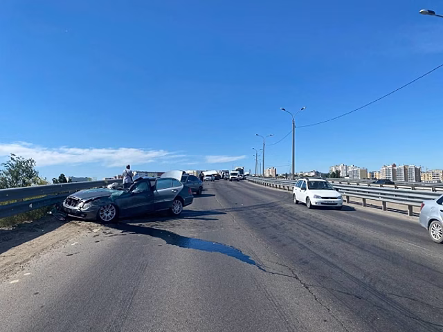 Под Волгоградом иномарка сбила электросамокатчика