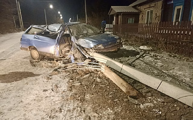 Под Рязанью в ДТП с влетевшим в столб ВАЗ-21110 пострадал 10-летний мальчик