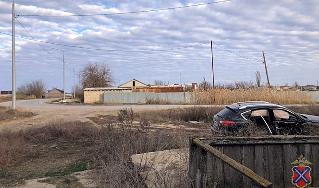 Под Волгоградом иномарка с пьяным водителем врезалась в столб